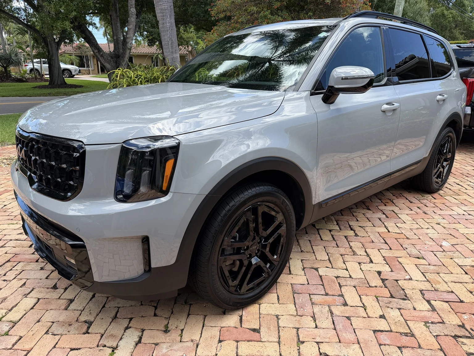 Kia SUV with a freshly detailed exterior