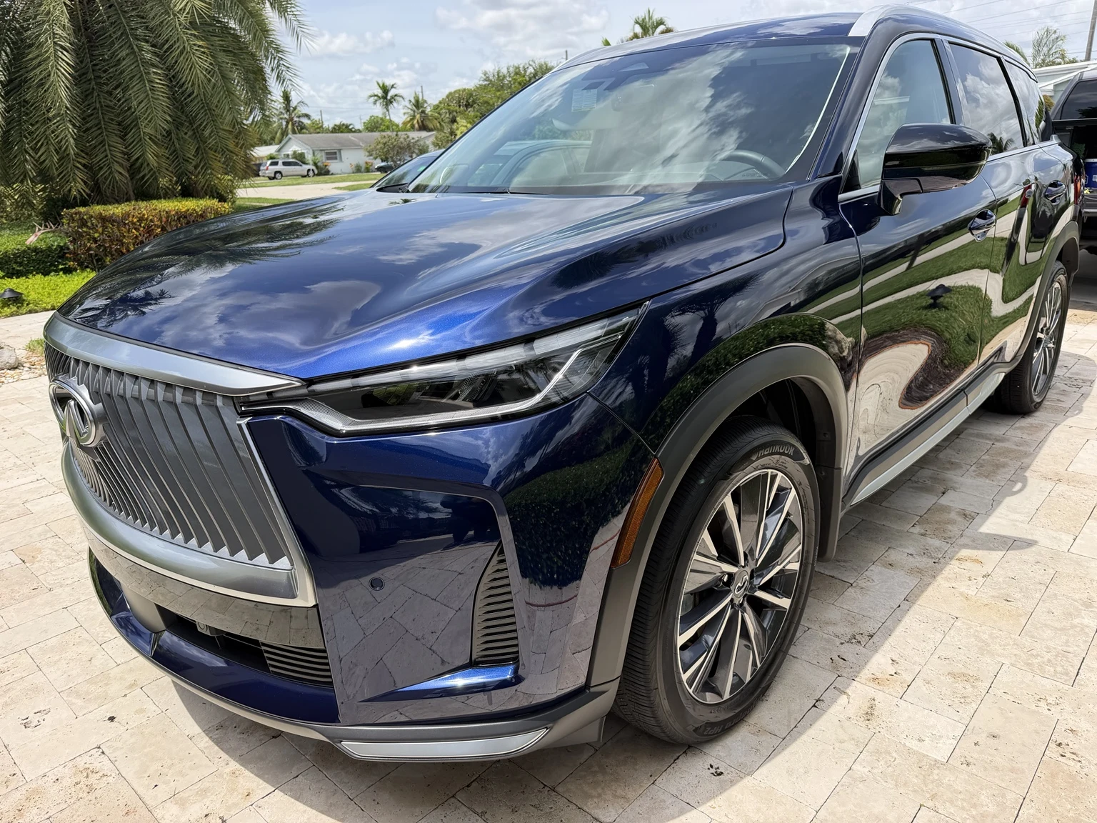 Infiniti SUV with a freshly detailed exterior